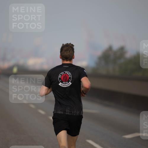 03.10.2026 - Köhlbrandbrückenlauf Michael Strokosch http://msf.ph/oto/10803777 03.10.2026 09:10:50 Position 3  meine-sportfotos.de