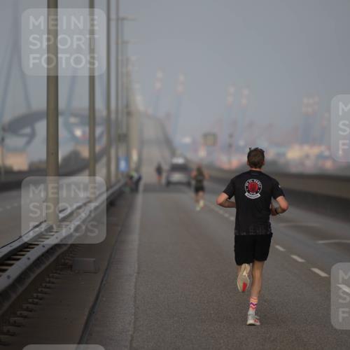 03.10.2026 - Köhlbrandbrückenlauf Michael Strokosch http://msf.ph/oto/10803783 03.10.2026 09:10:52 Position 3  meine-sportfotos.de