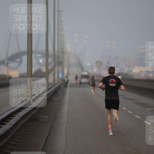 03.10.2026 - Köhlbrandbrückenlauf Michael Strokosch http://msf.ph/oto/10803786 03.10.2026 09:10:53 Position 3  meine-sportfotos.de