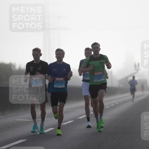 03.10.2026 - Köhlbrandbrückenlauf Michael Strokosch http://msf.ph/oto/10803794 03.10.2026 09:11:07 Position 3 2026, 2106, 2111, 2131, 2043 meine-sportfotos.de