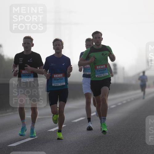 03.10.2026 - Köhlbrandbrückenlauf Michael Strokosch http://msf.ph/oto/10803796 03.10.2026 09:11:08 Position 3 2026, 2106, 2111, 2131, 2043 meine-sportfotos.de