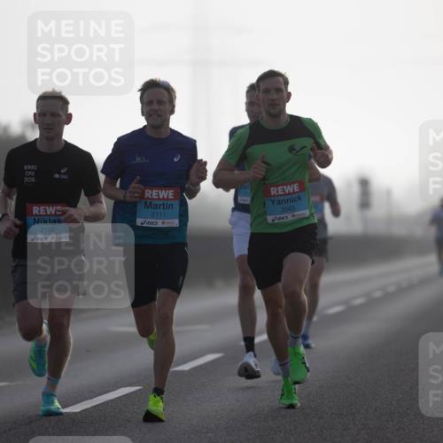 03.10.2026 - Köhlbrandbrückenlauf Michael Strokosch http://msf.ph/oto/10803798 03.10.2026 09:11:08 Position 3 2026, 2106, 2111, 2043 meine-sportfotos.de