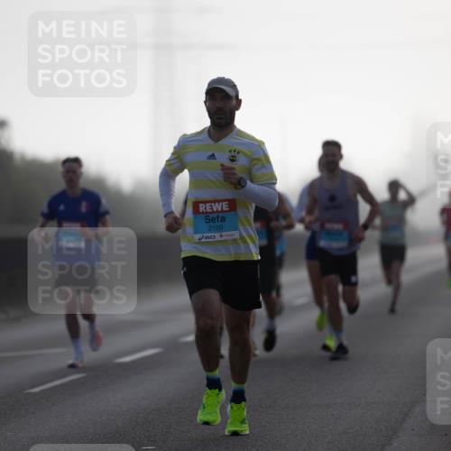 03.10.2026 - Köhlbrandbrückenlauf Michael Strokosch http://msf.ph/oto/10803807 03.10.2026 09:11:48 Position 3 2120 meine-sportfotos.de