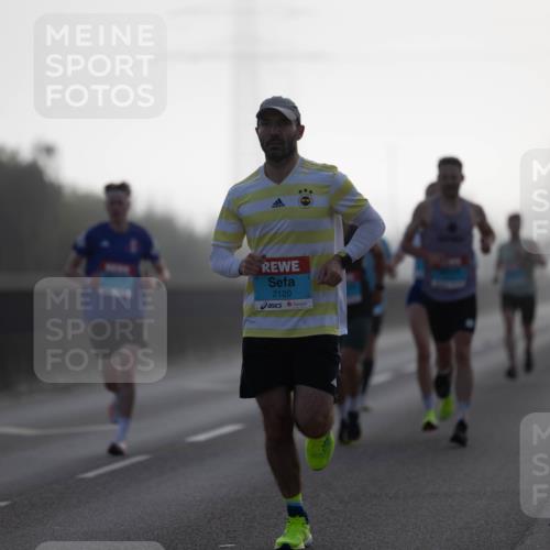03.10.2026 - Köhlbrandbrückenlauf Michael Strokosch http://msf.ph/oto/10803808 03.10.2026 09:11:49 Position 3 2120 meine-sportfotos.de