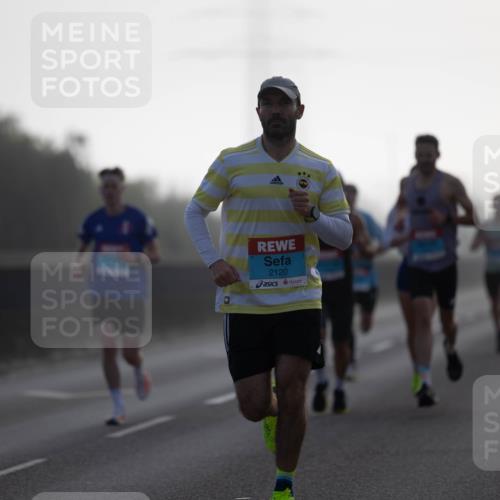 03.10.2026 - Köhlbrandbrückenlauf Michael Strokosch http://msf.ph/oto/10803809 03.10.2026 09:11:49 Position 3 2120 meine-sportfotos.de