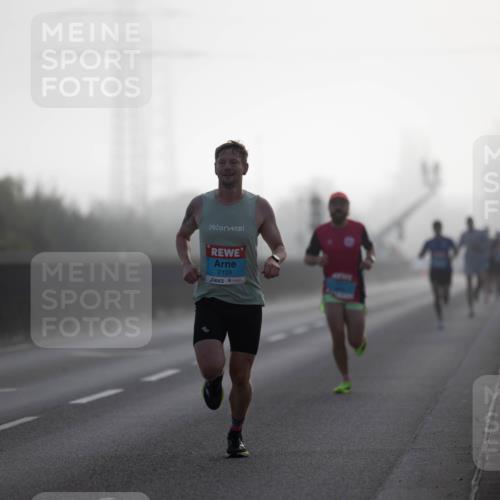03.10.2026 - Köhlbrandbrückenlauf Michael Strokosch http://msf.ph/oto/10803812 03.10.2026 09:11:54 Position 3 2109 meine-sportfotos.de