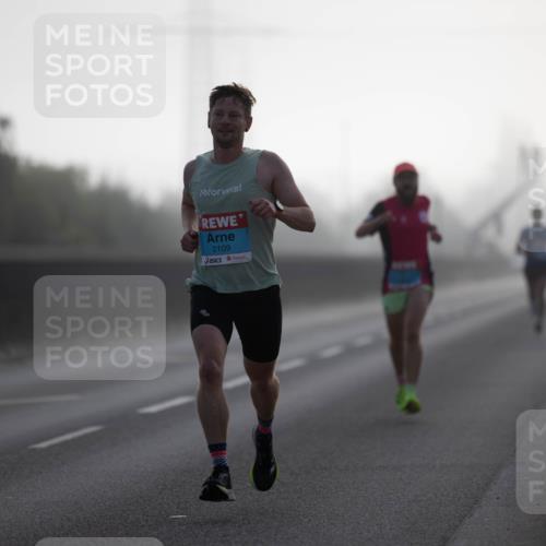 03.10.2026 - Köhlbrandbrückenlauf Michael Strokosch http://msf.ph/oto/10803815 03.10.2026 09:11:55 Position 3 2109 meine-sportfotos.de