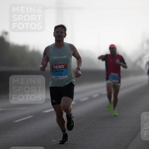 03.10.2026 - Köhlbrandbrückenlauf Michael Strokosch http://msf.ph/oto/10803816 03.10.2026 09:11:55 Position 3 2109 meine-sportfotos.de