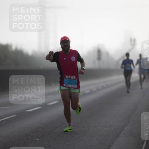 03.10.2026 - Köhlbrandbrückenlauf Michael Strokosch http://msf.ph/oto/10803819 03.10.2026 09:11:57 Position 3 3823 meine-sportfotos.de