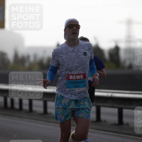 03.10.2026 - Köhlbrandbrückenlauf Michael Strokosch http://msf.ph/oto/10803861 03.10.2026 09:13:25 Position 3 1064 meine-sportfotos.de