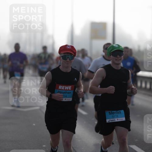03.10.2026 - Köhlbrandbrückenlauf Michael Strokosch http://msf.ph/oto/10803871 03.10.2026 09:14:49 Position 3 114, 1115 meine-sportfotos.de