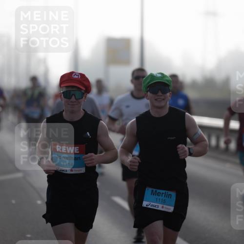 03.10.2026 - Köhlbrandbrückenlauf Michael Strokosch http://msf.ph/oto/10803872 03.10.2026 09:14:49 Position 3 1114, 1115 meine-sportfotos.de