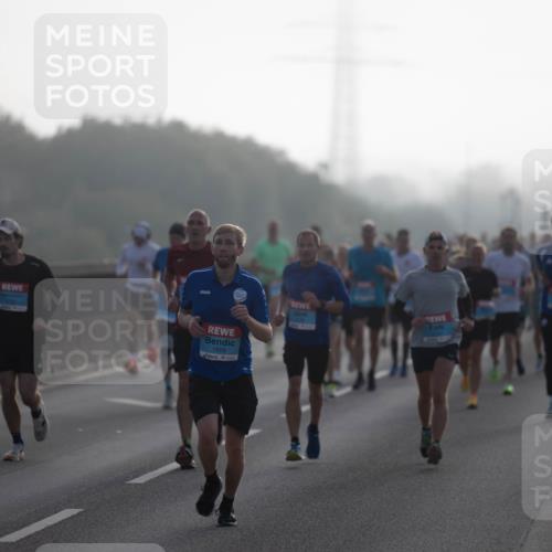 03.10.2026 - Köhlbrandbrückenlauf Michael Strokosch http://msf.ph/oto/10803885 03.10.2026 09:15:38 Position 3 1829 meine-sportfotos.de