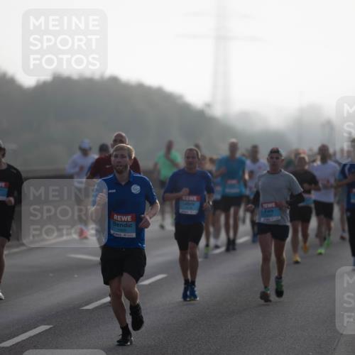 03.10.2026 - Köhlbrandbrückenlauf Michael Strokosch http://msf.ph/oto/10803886 03.10.2026 09:15:39 Position 3 1829 meine-sportfotos.de
