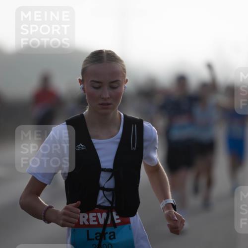 03.10.2026 - Köhlbrandbrückenlauf Michael Strokosch http://msf.ph/oto/10803894 03.10.2026 09:16:23 Position 3 2800 meine-sportfotos.de