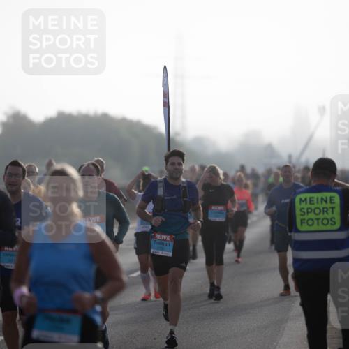 03.10.2026 - Köhlbrandbrückenlauf Michael Strokosch http://msf.ph/oto/10803907 03.10.2026 09:18:32 Position 3 1, 195, 201, 3700 meine-sportfotos.de