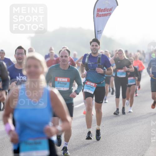 03.10.2026 - Köhlbrandbrückenlauf Michael Strokosch http://msf.ph/oto/10803909 03.10.2026 09:18:33 Position 3 2406, 3700 meine-sportfotos.de
