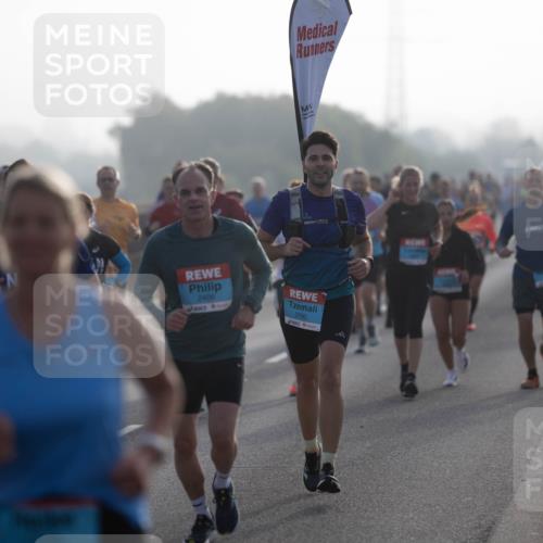 03.10.2026 - Köhlbrandbrückenlauf Michael Strokosch http://msf.ph/oto/10803910 03.10.2026 09:18:33 Position 3 2406, 3700 meine-sportfotos.de