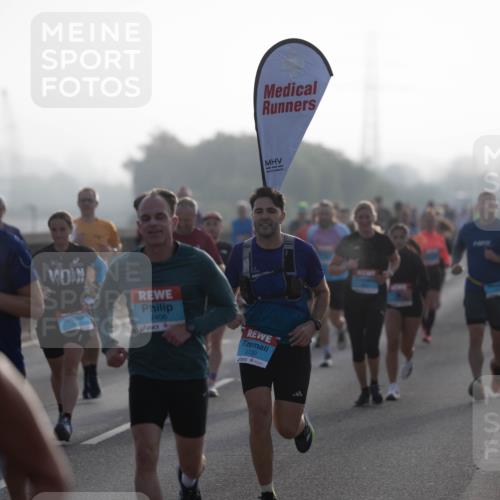 03.10.2026 - Köhlbrandbrückenlauf Michael Strokosch http://msf.ph/oto/10803912 03.10.2026 09:18:34 Position 3 2406, 3700 meine-sportfotos.de