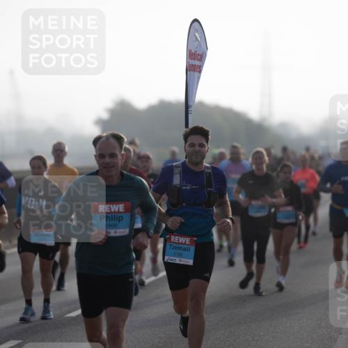 03.10.2026 - Köhlbrandbrückenlauf Michael Strokosch http://msf.ph/oto/10803913 03.10.2026 09:18:34 Position 3 2019, 2406, 3700 meine-sportfotos.de