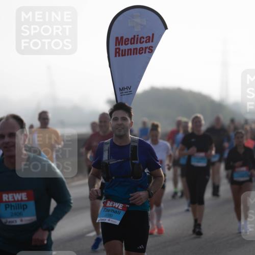 03.10.2026 - Köhlbrandbrückenlauf Michael Strokosch http://msf.ph/oto/10803917 03.10.2026 09:18:36 Position 3 2400, 3700 meine-sportfotos.de