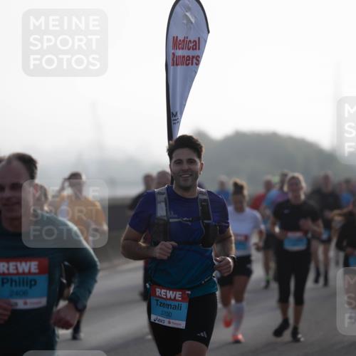 03.10.2026 - Köhlbrandbrückenlauf Michael Strokosch http://msf.ph/oto/10803918 03.10.2026 09:18:36 Position 3 33, 2400, 3700 meine-sportfotos.de