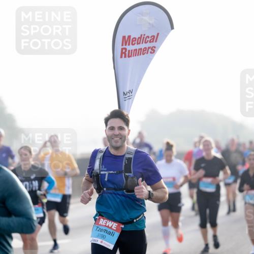 03.10.2026 - Köhlbrandbrückenlauf Michael Strokosch http://msf.ph/oto/10803919 03.10.2026 09:18:36 Position 3 240, 3700 meine-sportfotos.de