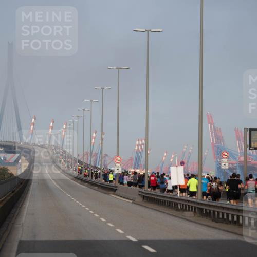 03.10.2026 - Köhlbrandbrückenlauf Michael Strokosch http://msf.ph/oto/10803972 03.10.2026 09:21:07 Position 3 12, 1, 12, 1 meine-sportfotos.de