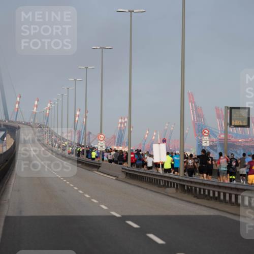 03.10.2026 - Köhlbrandbrückenlauf Michael Strokosch http://msf.ph/oto/10803974 03.10.2026 09:21:09 Position 3 12, 1, 12, 1 meine-sportfotos.de