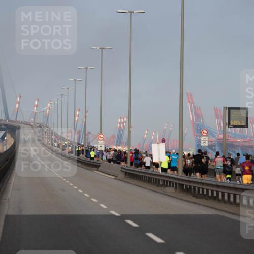 03.10.2026 - Köhlbrandbrückenlauf Michael Strokosch http://msf.ph/oto/10803975 03.10.2026 09:21:09 Position 3 12, 1, 12, 1 meine-sportfotos.de