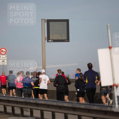 03.10.2026 - Köhlbrandbrückenlauf Michael Strokosch http://msf.ph/oto/10803977 03.10.2026 09:22:02 Position 3 12, 1, 58 meine-sportfotos.de