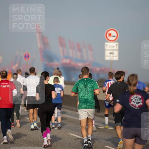 03.10.2026 - Köhlbrandbrückenlauf Michael Strokosch http://msf.ph/oto/10803992 03.10.2026 09:22:56 Position 3  meine-sportfotos.de