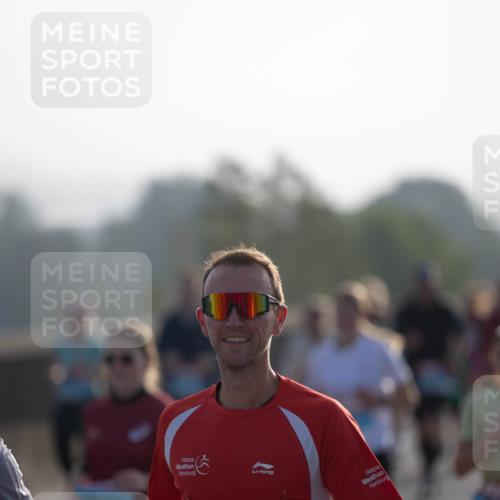 03.10.2026 - Köhlbrandbrückenlauf Michael Strokosch http://msf.ph/oto/10804011 03.10.2026 09:24:04 Position 3  meine-sportfotos.de