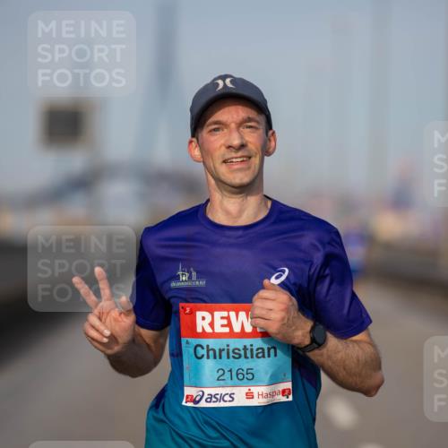 03.10.2026 - Köhlbrandbrückenlauf Michael Strokosch http://msf.ph/oto/10804070 03.10.2026 09:40:34 Position 3 20, 2165 meine-sportfotos.de