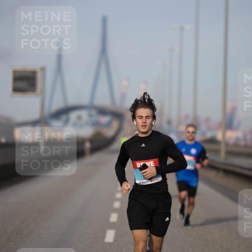 03.10.2026 - Köhlbrandbrückenlauf Michael Strokosch http://msf.ph/oto/10804072 03.10.2026 09:40:40 Position 3  meine-sportfotos.de