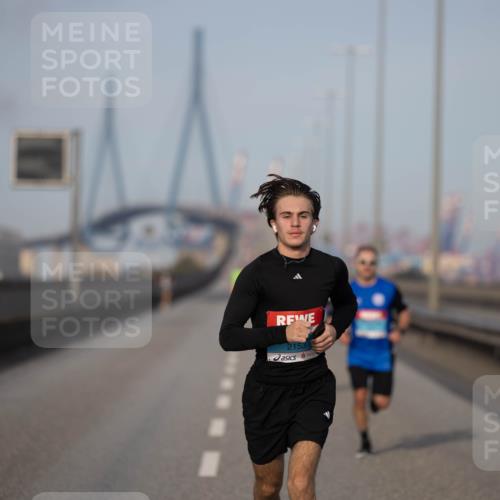 03.10.2026 - Köhlbrandbrückenlauf Michael Strokosch http://msf.ph/oto/10804073 03.10.2026 09:40:40 Position 3 2153 meine-sportfotos.de