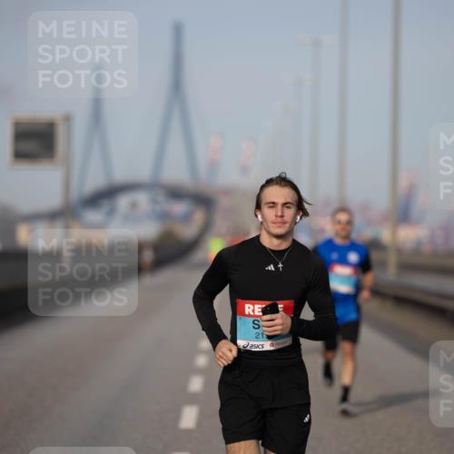 03.10.2026 - Köhlbrandbrückenlauf Michael Strokosch http://msf.ph/oto/10804074 03.10.2026 09:40:40 Position 3 213 meine-sportfotos.de