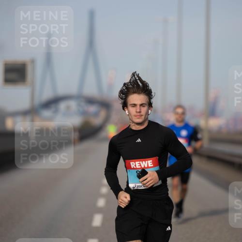 03.10.2026 - Köhlbrandbrückenlauf Michael Strokosch http://msf.ph/oto/10804075 03.10.2026 09:40:40 Position 3  meine-sportfotos.de