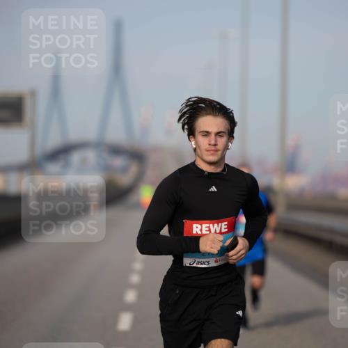 03.10.2026 - Köhlbrandbrückenlauf Michael Strokosch http://msf.ph/oto/10804076 03.10.2026 09:40:41 Position 3 401 meine-sportfotos.de