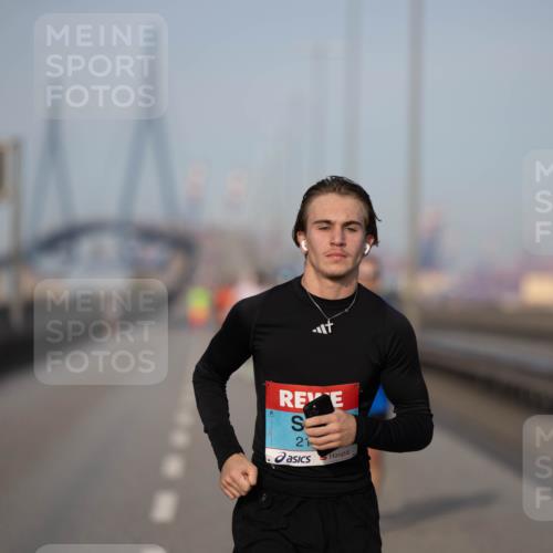 03.10.2026 - Köhlbrandbrückenlauf Michael Strokosch http://msf.ph/oto/10804077 03.10.2026 09:40:41 Position 3 2 meine-sportfotos.de