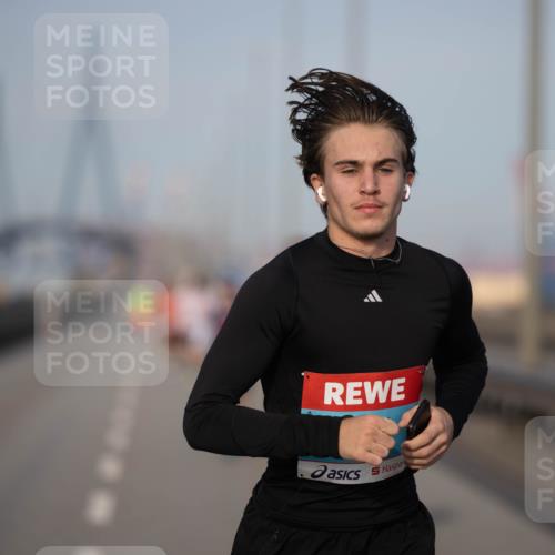 03.10.2026 - Köhlbrandbrückenlauf Michael Strokosch http://msf.ph/oto/10804079 03.10.2026 09:40:41 Position 3  meine-sportfotos.de