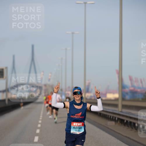 03.10.2026 - Köhlbrandbrückenlauf Michael Strokosch http://msf.ph/oto/10804081 03.10.2026 09:40:46 Position 3 2130 meine-sportfotos.de