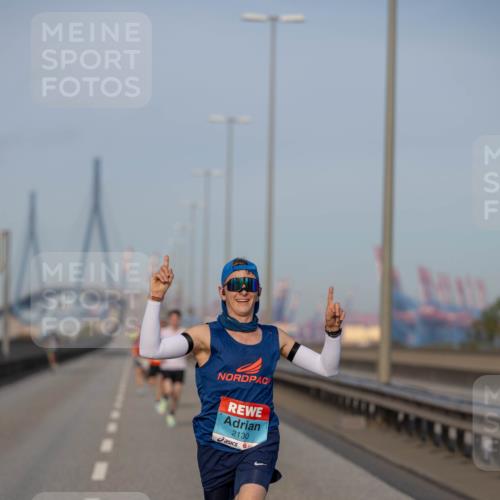03.10.2026 - Köhlbrandbrückenlauf Michael Strokosch http://msf.ph/oto/10804083 03.10.2026 09:40:47 Position 3 2130 meine-sportfotos.de