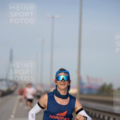 03.10.2026 - Köhlbrandbrückenlauf Michael Strokosch http://msf.ph/oto/10804087 03.10.2026 09:40:48 Position 3 2130 meine-sportfotos.de