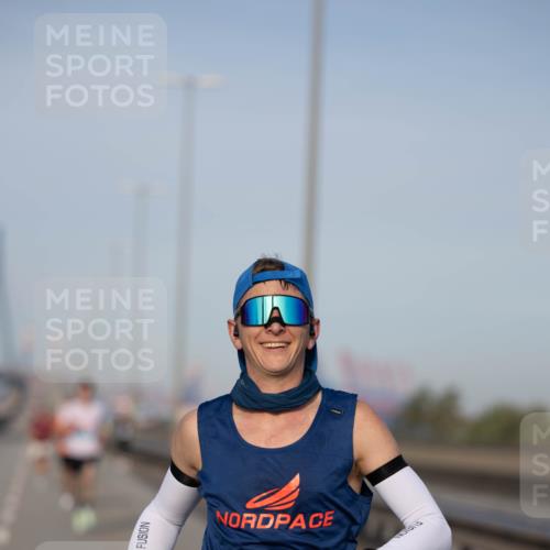 03.10.2026 - Köhlbrandbrückenlauf Michael Strokosch http://msf.ph/oto/10804088 03.10.2026 09:40:48 Position 3 2130 meine-sportfotos.de