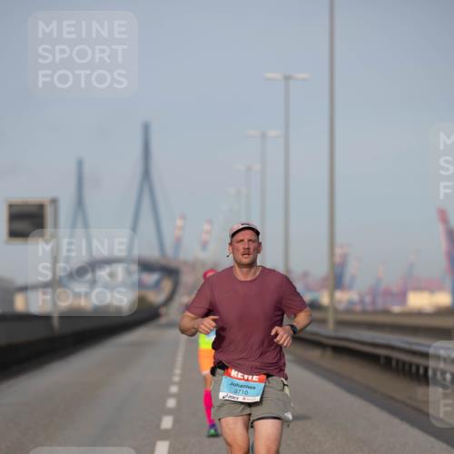 03.10.2026 - Köhlbrandbrückenlauf Michael Strokosch http://msf.ph/oto/10804090 03.10.2026 09:41:08 Position 3 3710 meine-sportfotos.de