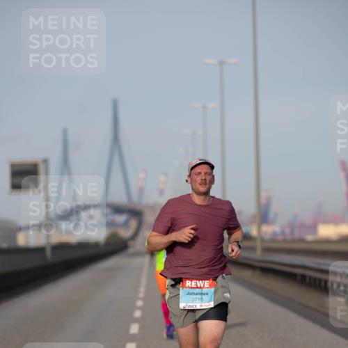03.10.2026 - Köhlbrandbrückenlauf Michael Strokosch http://msf.ph/oto/10804091 03.10.2026 09:41:08 Position 3 3710 meine-sportfotos.de