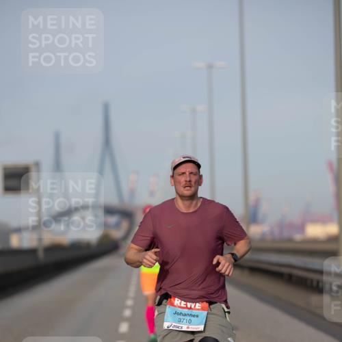 03.10.2026 - Köhlbrandbrückenlauf Michael Strokosch http://msf.ph/oto/10804093 03.10.2026 09:41:09 Position 3 3710 meine-sportfotos.de