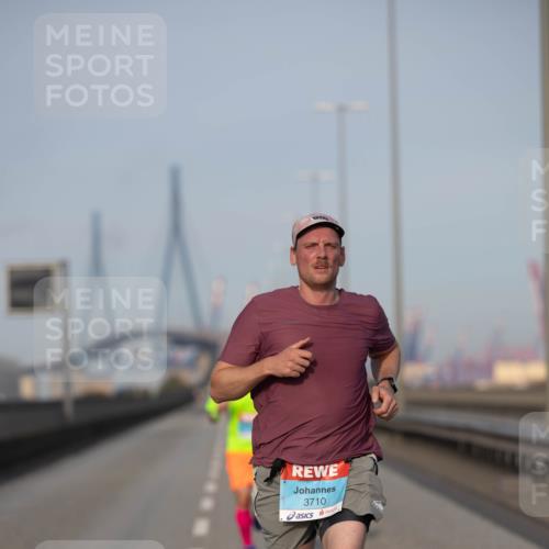 03.10.2026 - Köhlbrandbrückenlauf Michael Strokosch http://msf.ph/oto/10804094 03.10.2026 09:41:09 Position 3 3710 meine-sportfotos.de