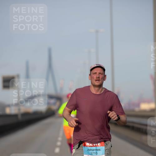 03.10.2026 - Köhlbrandbrückenlauf Michael Strokosch http://msf.ph/oto/10804095 03.10.2026 09:41:09 Position 3 3710 meine-sportfotos.de